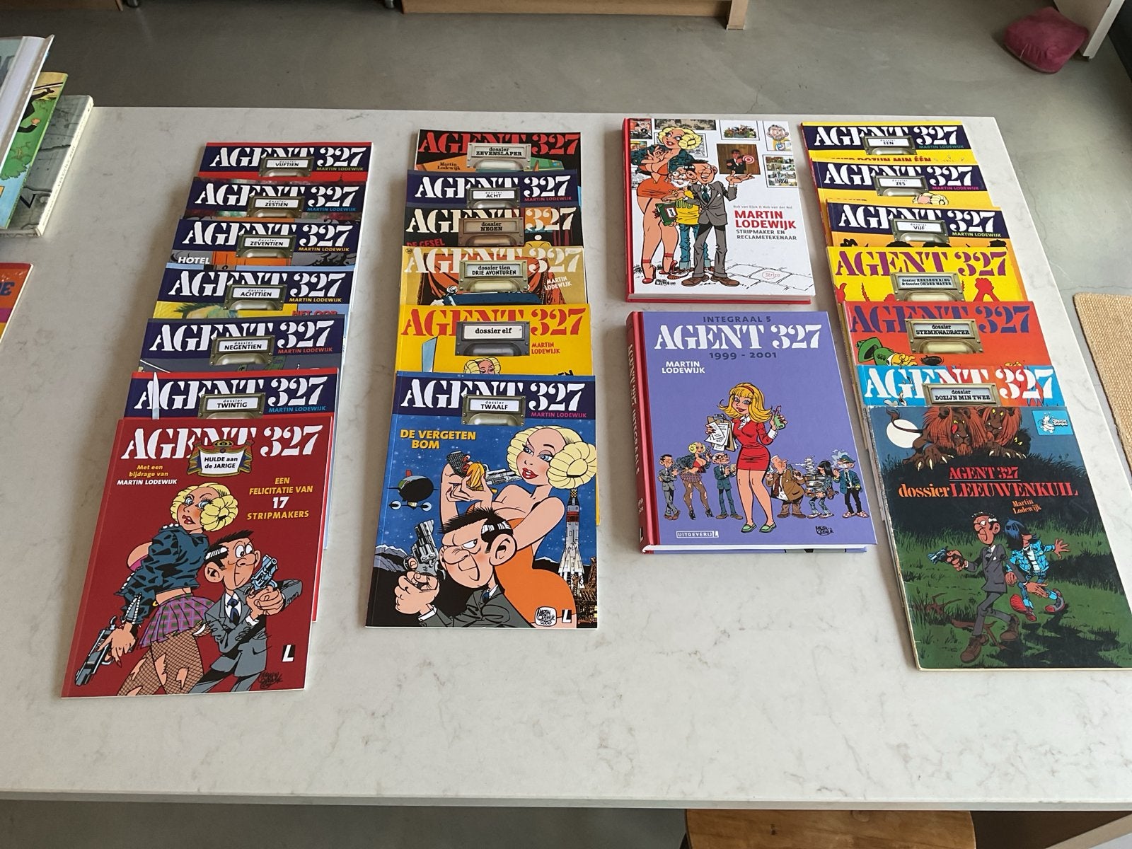Agent 327 stripboeken + krantenartikel, Meerdere stripboeken, Ophalen of Verzenden, Gelezen