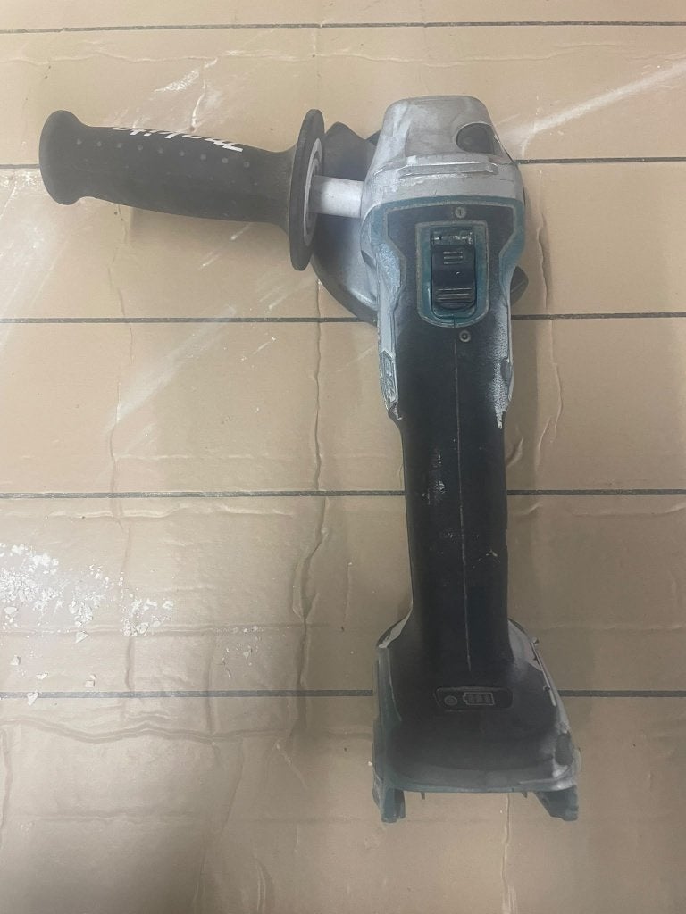Makita Haakse Slijper - Gebruikt maar in goede staat, Ophalen of Verzenden, Gebruikt, Minder dan 700 watt, Haakse handslijpmachine