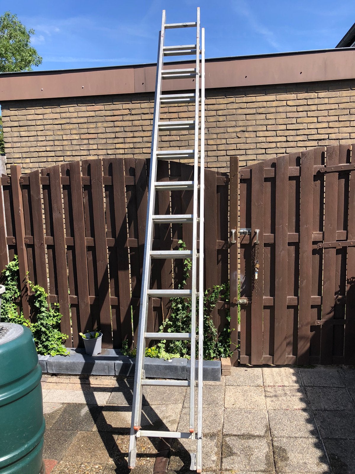 Opsteekladder 2E 2x12 sporten in goede staat. Bieden, Doe-het-zelf en Verbouw, Ladders en Trappen, Ophalen, Zo goed als nieuw