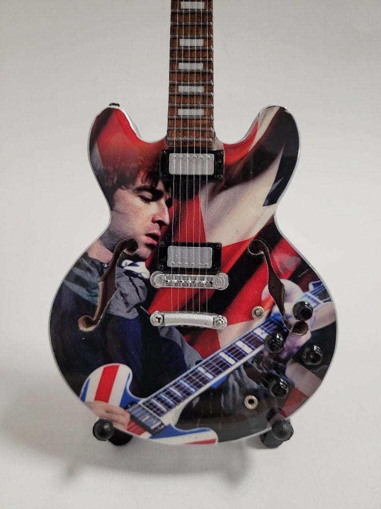 Noel Gallagher Oasis miniatuur gitaar 25cm mini guitar deco, Info@deconoord.nl, Deco Noord, Nieuw, Ophalen of Verzenden