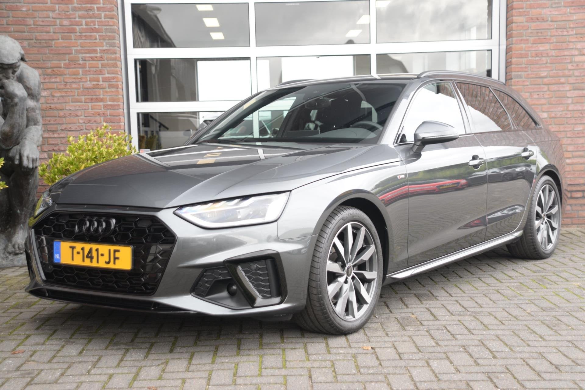 Audi A4 Avant 35 TFSI S edition Competition | Orig NL |, Auto's, Dealer onderhouden, Gebruikt, Euro 6, 4 cilinders