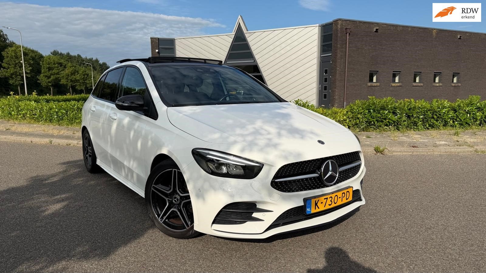 Mercedes-Benz B-klasse 200 Business Solution AMG | Panorama, Gebruikt, 4 cilinders, Bedrijf, 1600 kg