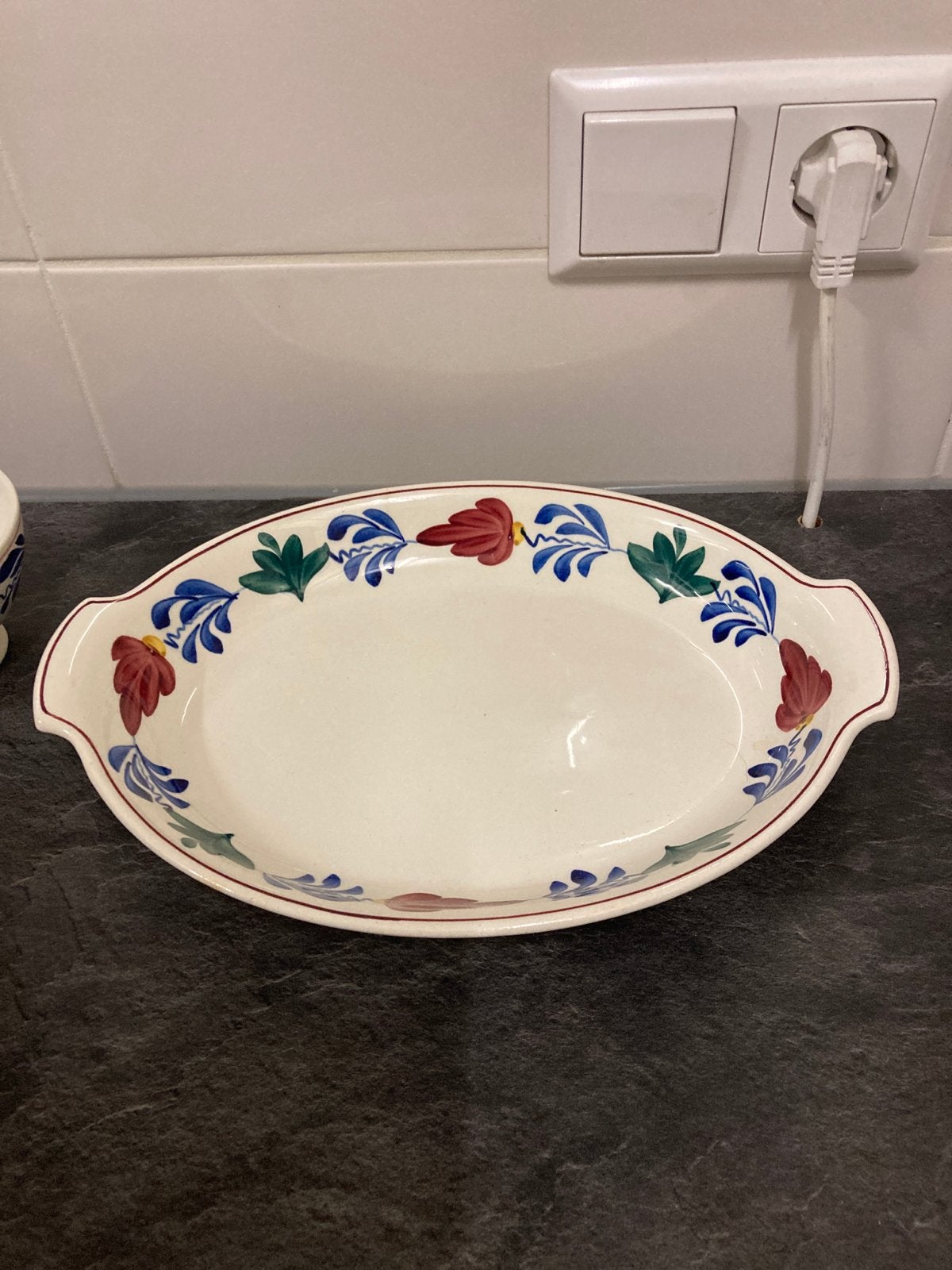 Ovenschaal met handvatten en bloemmotief, Huis en Inrichting, Keuken | Servies, Gebruikt, Keramiek, Landelijk/Boerenbont, Ophalen of Verzenden