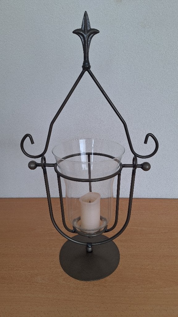 Sierlijke smeedijzeren windlicht, lantaarn, fleur-de-lis top, Ophalen, Overige materialen, Gebruikt, 50 tot 75 cm