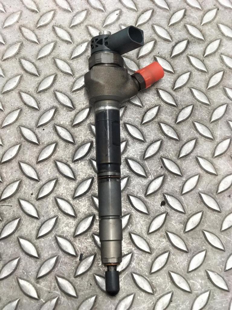 SKODA OCTAVIA BRANDSTOF INJECTOR / VERSTUIVER 04L130277G 201, Ophalen of Verzenden, Gebruikt, Stiba lid