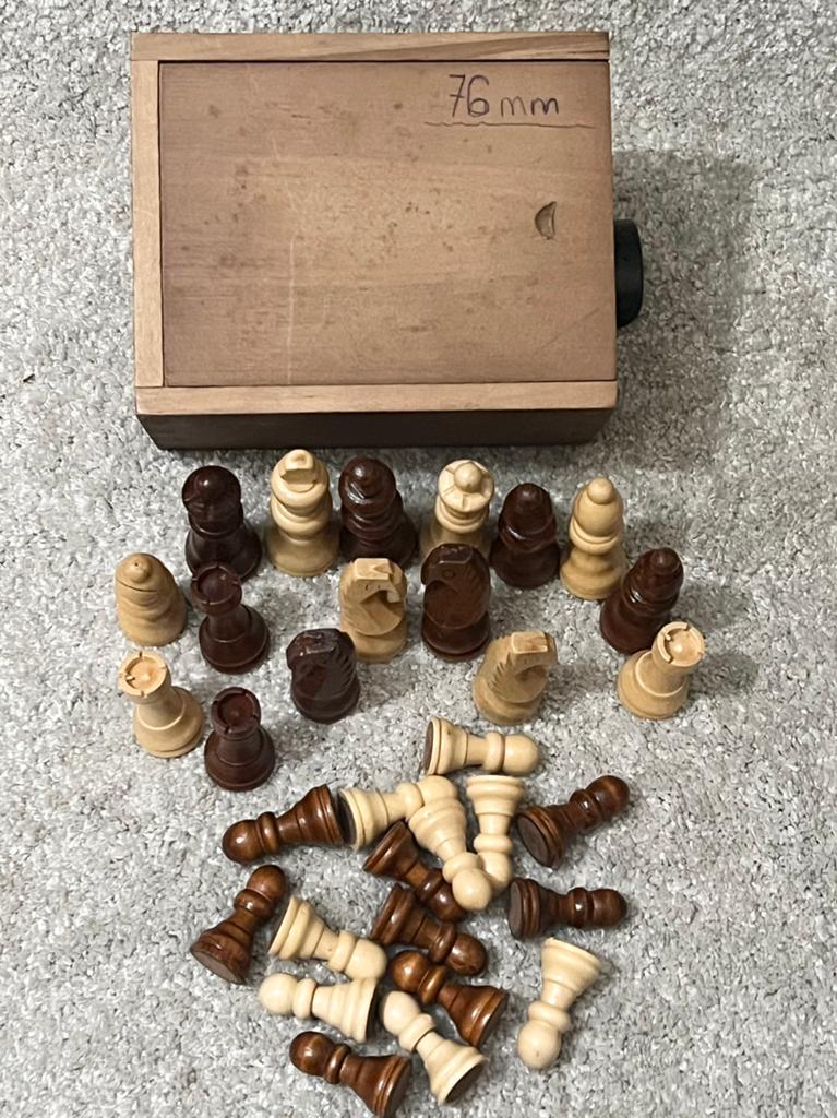 Houten schaakstukken met opbergdoos - 76mm, Hobby en Vrije tijd, Gezelschapsspellen | Bordspellen, Een of twee spelers, Ophalen of Verzenden