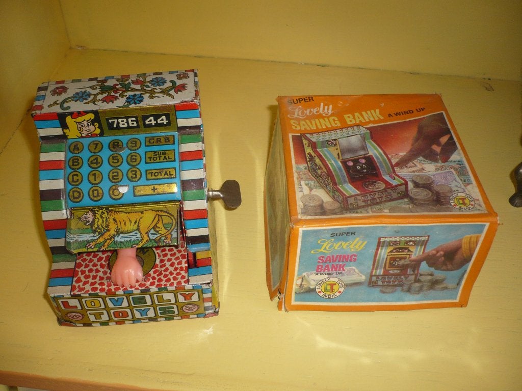 Mie18<>; blikken spaarpot lovely saving bank met doos, Ophalen of Verzenden
