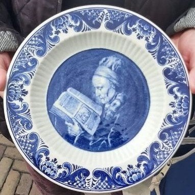 1 wandbord de lezende vrouw van rembrandt van rijn 21,5 cm, Antiek en Kunst, Ophalen