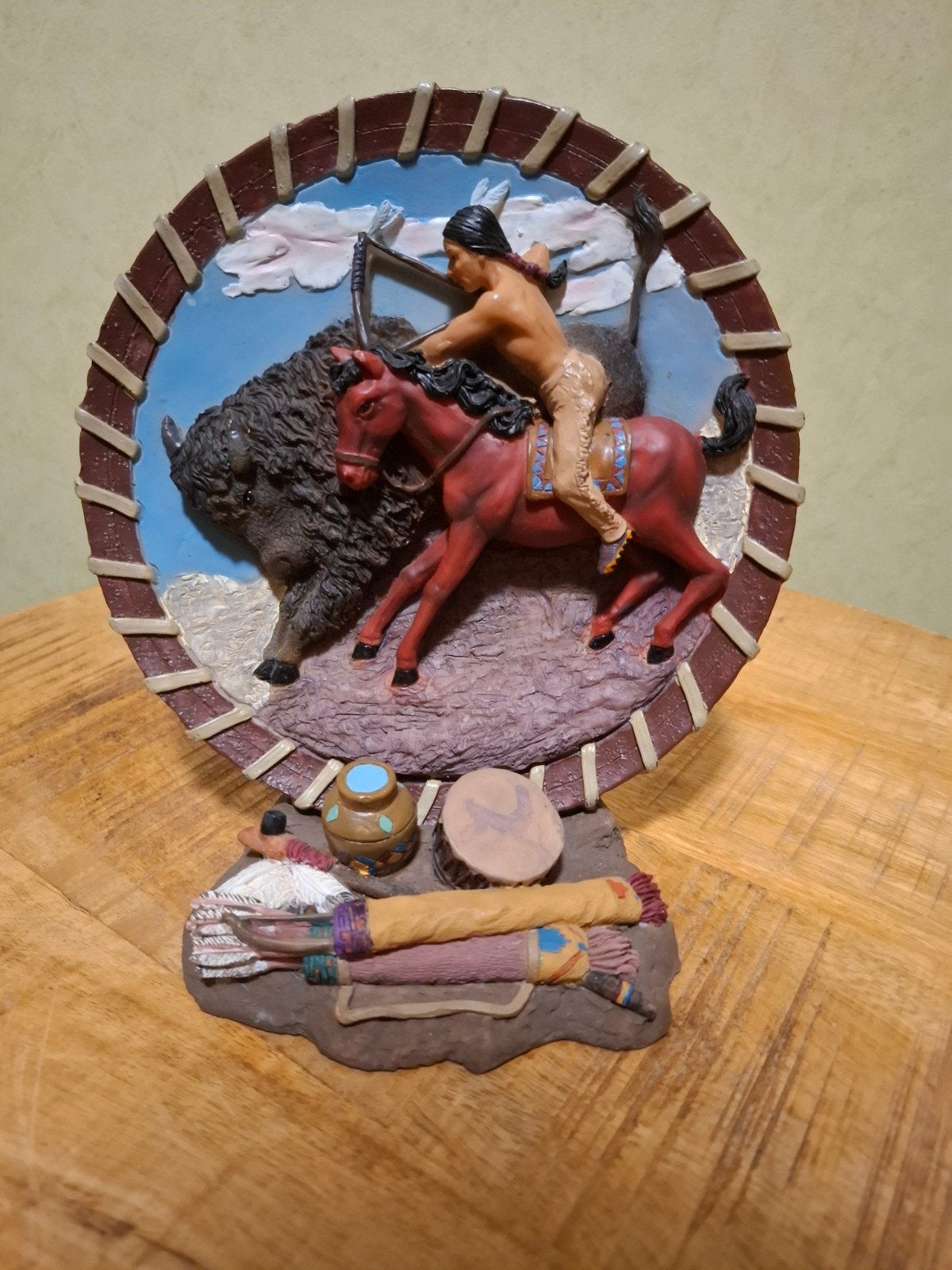 Vintage 3D Reliëf Verzamelbord Indiaan te Paard Buffeljacht, Ophalen of Verzenden, Gebruikt, Mens