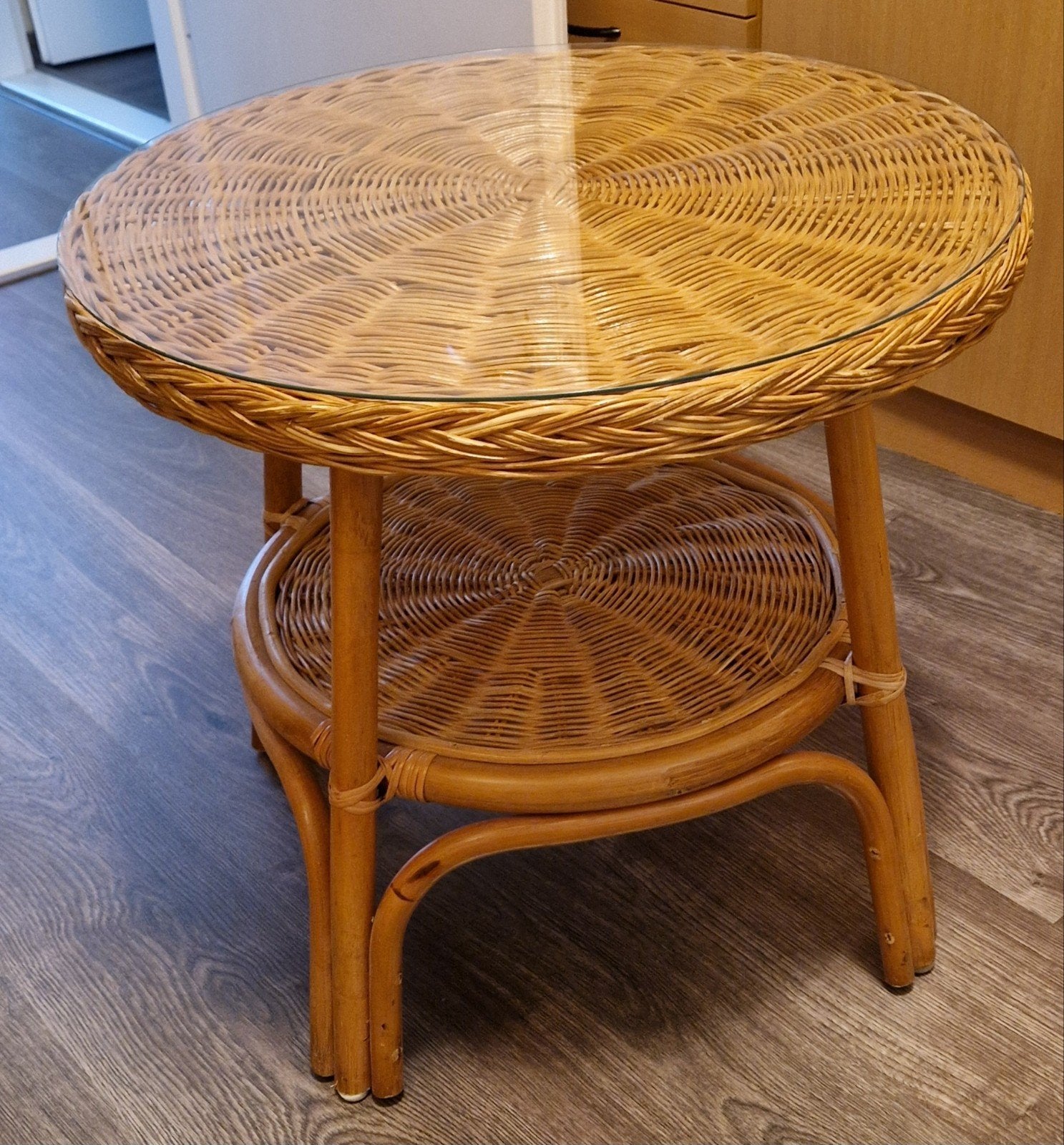 Tafeltje riet/bamboe met glazen blad, Ophalen, 50 tot 100 cm, 50 tot 75 cm, Rond
