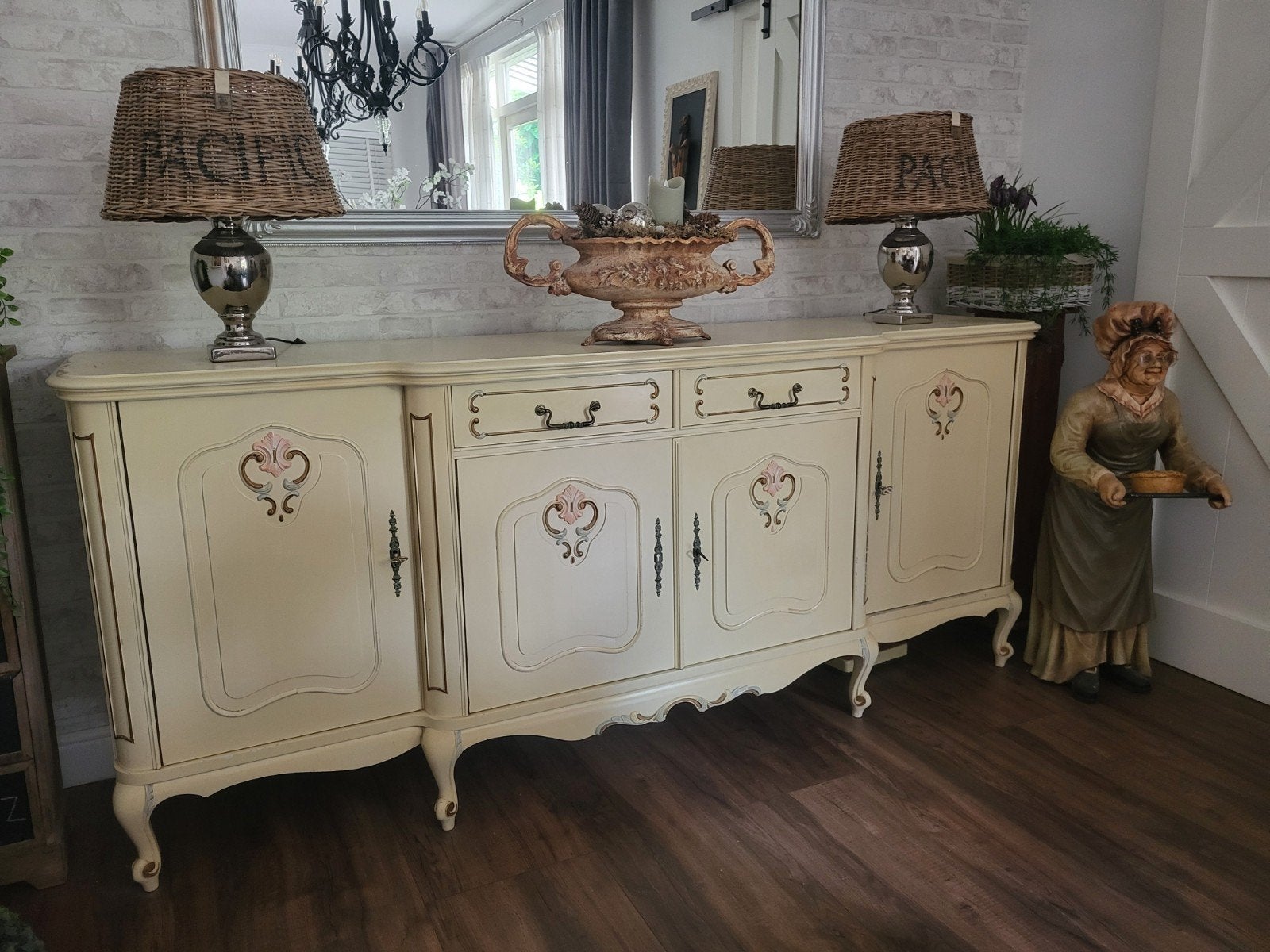 Queen Ann dressoir - Crème met mintkleurige accenten, Ophalen, Gebruikt, 50 tot 75 cm, 200 cm of meer