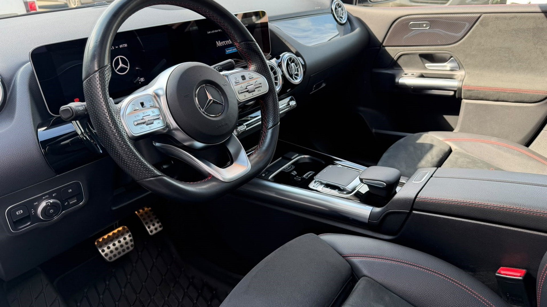 Mercedes-Benz B-klasse 200 Business Solution AMG | Panorama, Gebruikt, 4 cilinders, Bedrijf, 1600 kg