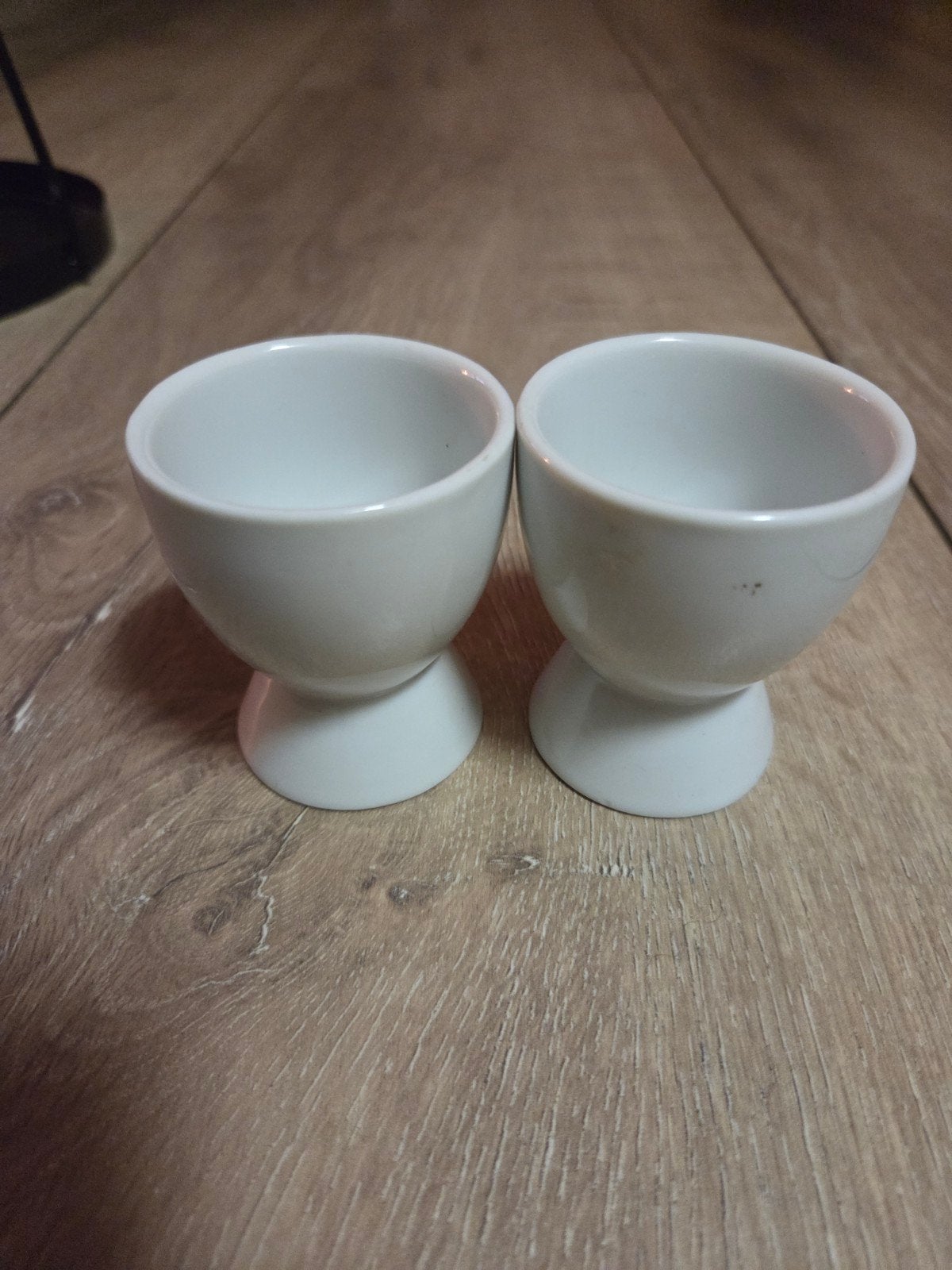 Set van 2 witte eierdopjes, Overige typen, Ophalen of Verzenden, Zo goed als nieuw, Steen/keramiek