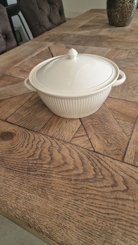 Wedgwood Windsor Dekschaal Ovenschaal Stoofpotschaal 23 cm, Huis en Inrichting, Keuken | Servies, Ophalen of Verzenden, Zo goed als nieuw