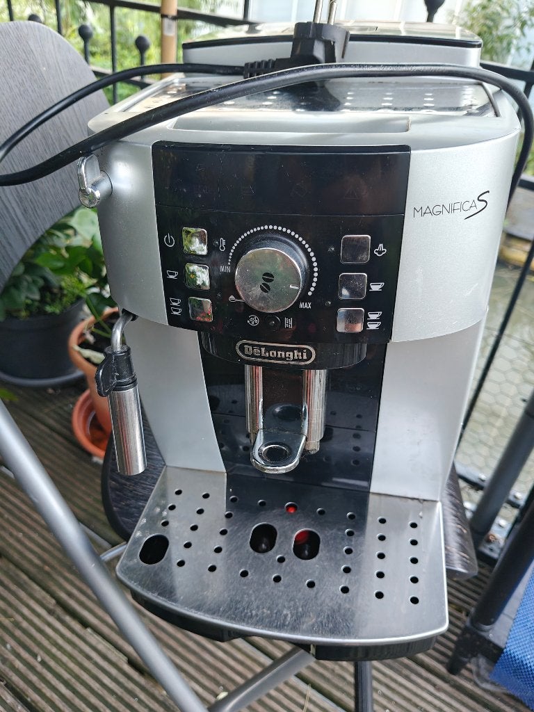 De’Longhi Magnifica S, Gebruikt, Koffiemachine, Ophalen of Verzenden, 4 tot 10 kopjes