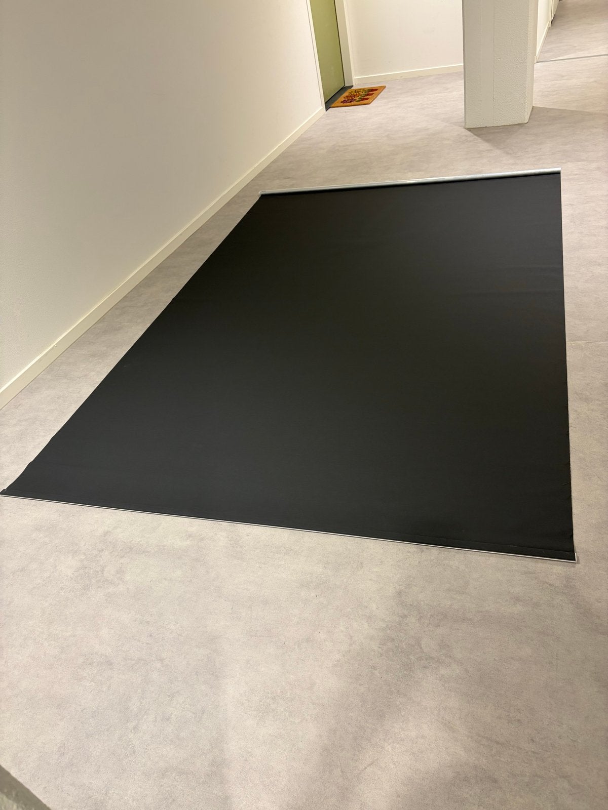 Antreciet rolgordijn 195 bij 290 cm - Verduisterend, Huis en Inrichting, Ophalen, 200 cm of meer, Zwart, 150 tot 200 cm