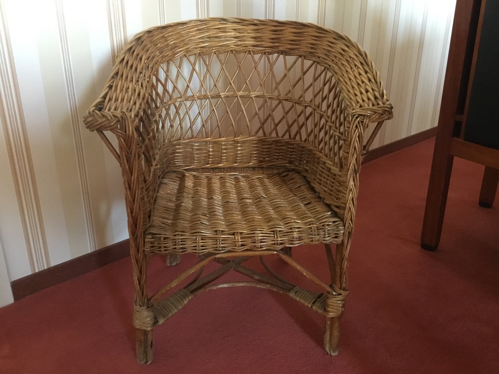 Nostalgisch kinder rotan stoeltje, Huis en Inrichting, Stoelen, Ophalen, Zo goed als nieuw, Bruin, Eén