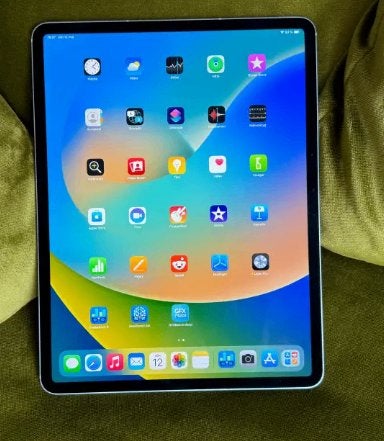 Ipad air m2 (2024) 5G 128GB, Apple iPad Air, 11 inch, Ophalen of Verzenden, Zo goed als nieuw