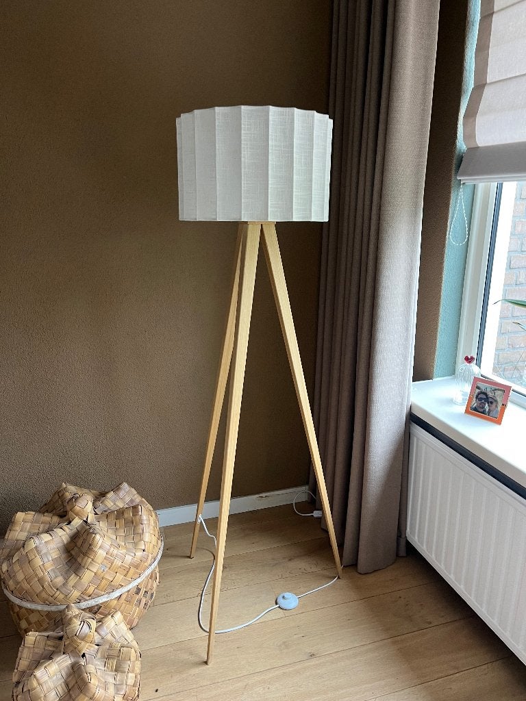 Staande lamp, Huis en Inrichting, Lampen | Vloerlampen, Ophalen, Zo goed als nieuw, Hout, 150 tot 200 cm