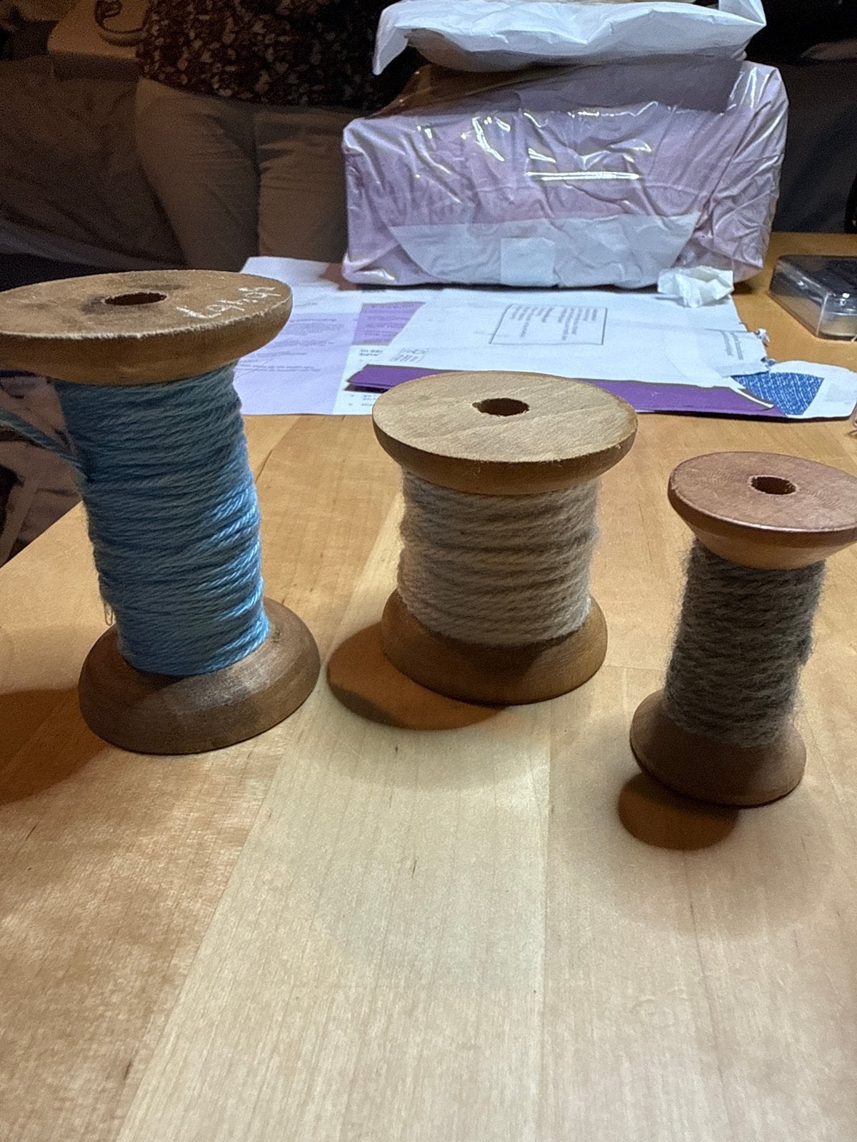 Set van 3 houten decoratieve klosjes met garen, Hobby en Vrije tijd, Ophalen of Verzenden, Gebruikt, Garen of Naald(en)