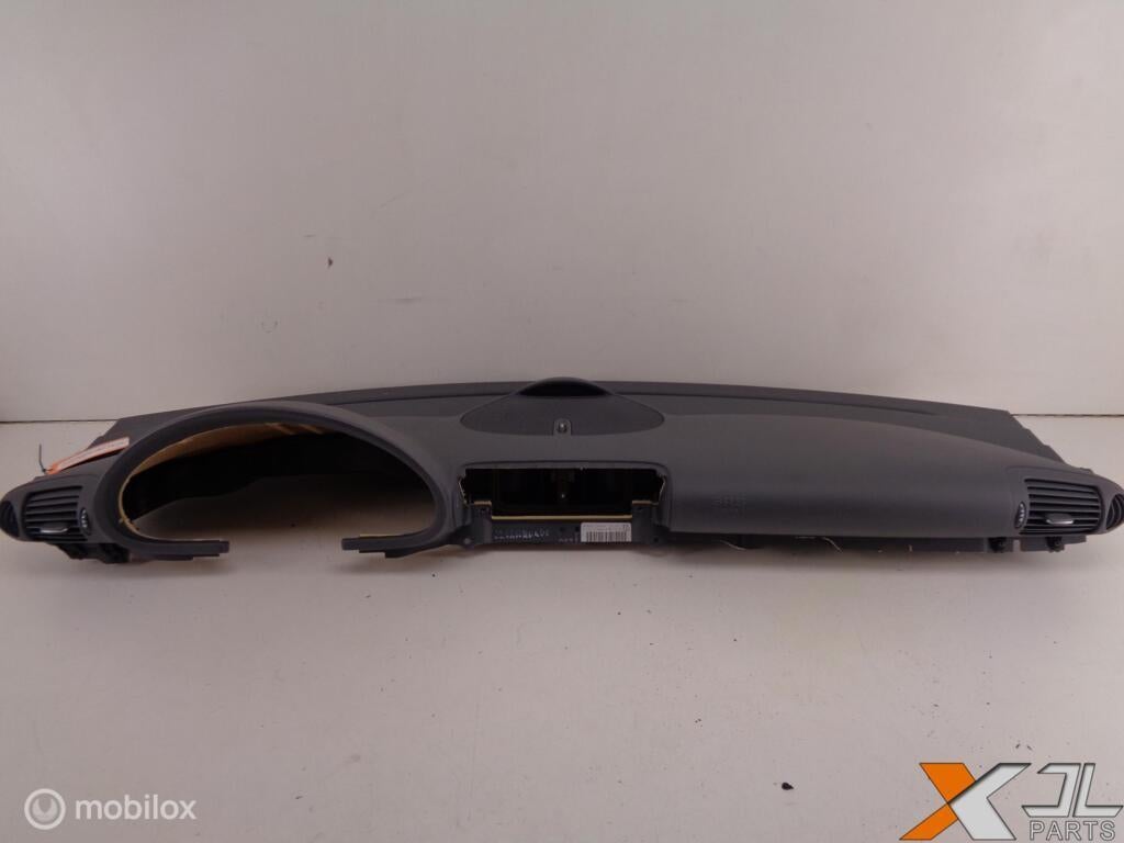 C-KLASSE W203 DASHBOARD LICHTGRIJS A2036800187 7E70, Auto-onderdelen, Gebruikt, Mercedes-Benz, Ophalen of Verzenden, Mercedes-Benz