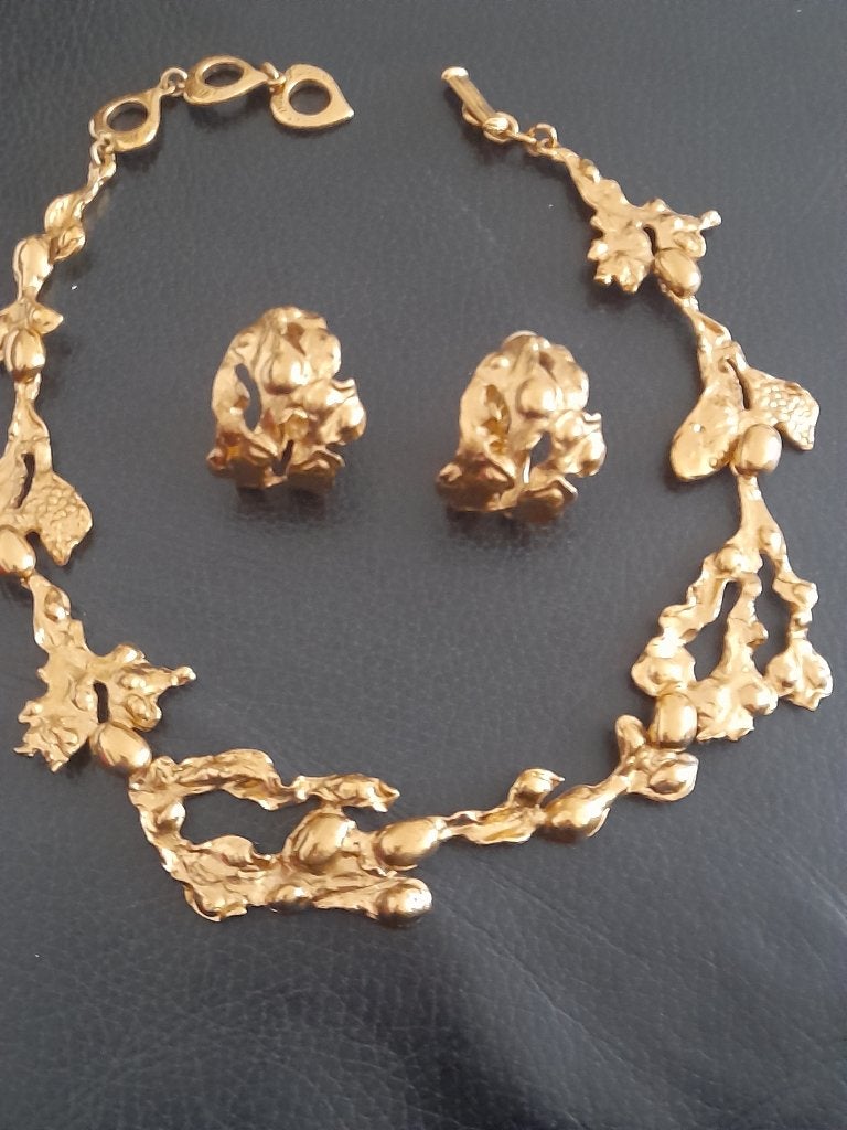 Prachtige Yves Saint Laurent ketting en oorbellen, Ophalen of Verzenden, Zo goed als nieuw, Goud, Overige materialen