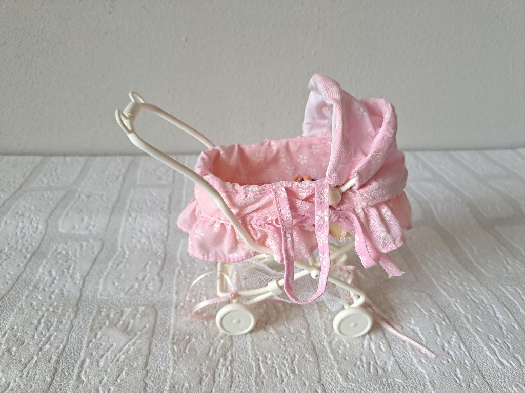 Mini poppen wandelwagen, opklapbaar, met popje. Merk Simba, Verzamelen, Poppen, Ophalen of Verzenden, Gebruikt, Accessoires
