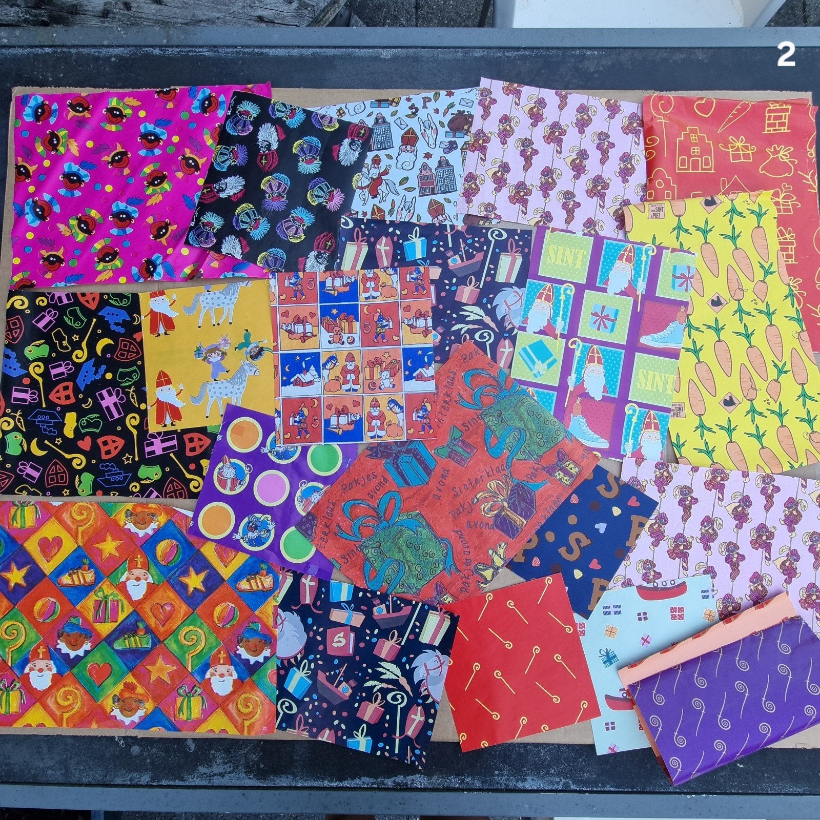 Set 2 sinterklaaspapier vellen zwarte piet nostalgisch, Verzenden