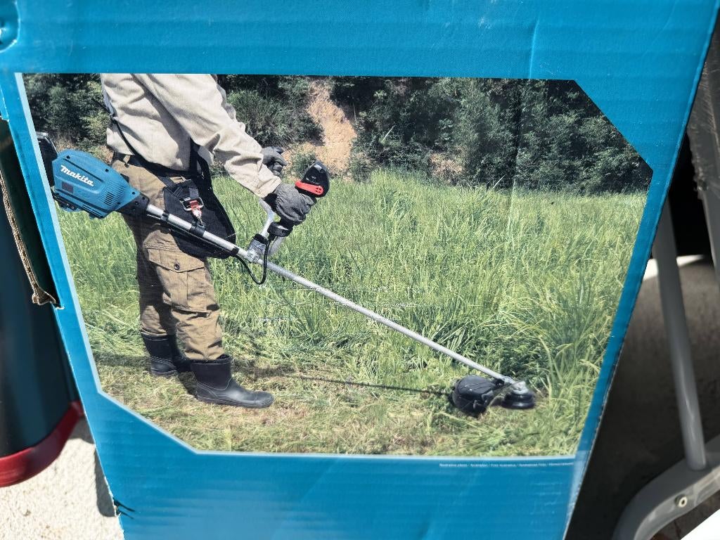 Makita UR013GZ04 XGT 40 V Max Bosmaaier U-greep, Ophalen of Verzenden, Gebruikt, 1000 watt of meer, Haakse handslijpmachine