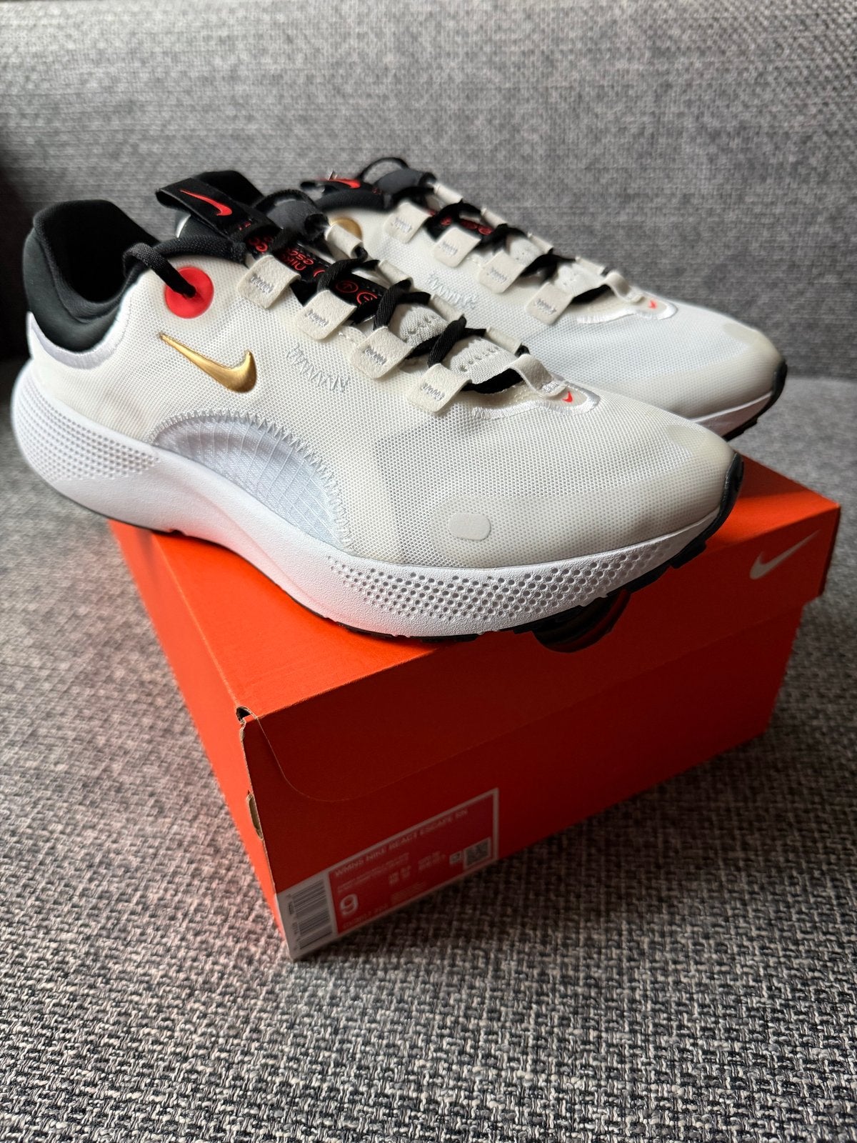 Nike React Escape Run - Nieuw in doos - Maat 40.5 (W), Wit, Nieuw, Ophalen of Verzenden, Sneakers of Gympen