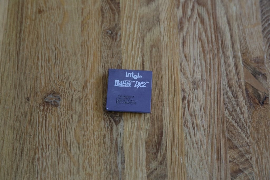 Intel i486 DX2-66 CPU met verbogen pinnen, voor reparatie, Ophalen of Verzenden, Niet werkend