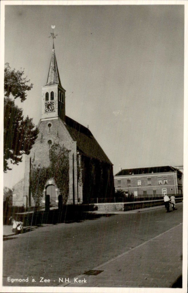 Egmond a. Zee - N.H. Kerk - Toren, Ophalen of Verzenden, 1940 tot 1960, Ongelopen, Noord-Holland