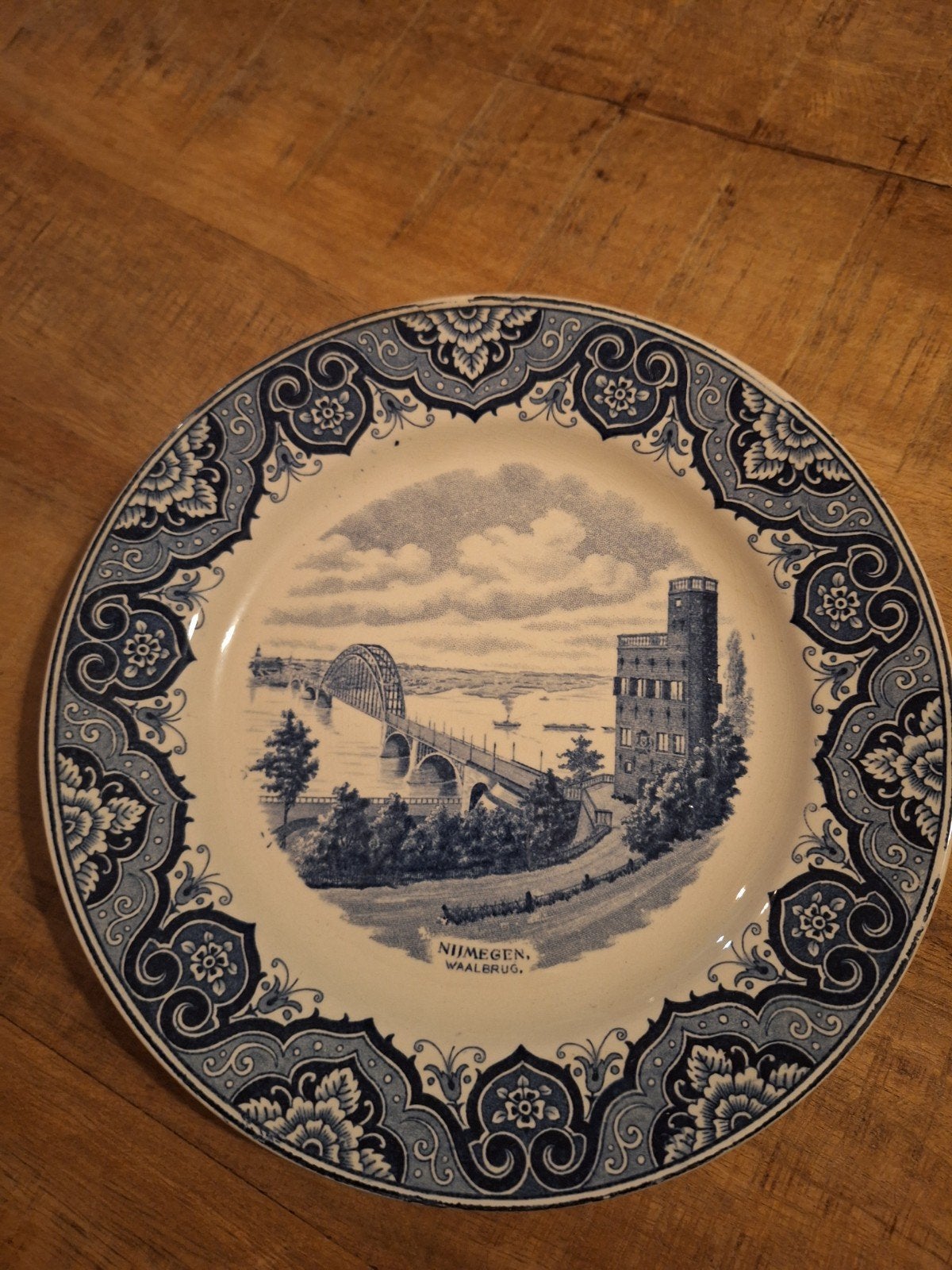 Delfts blauw bord, Ophalen