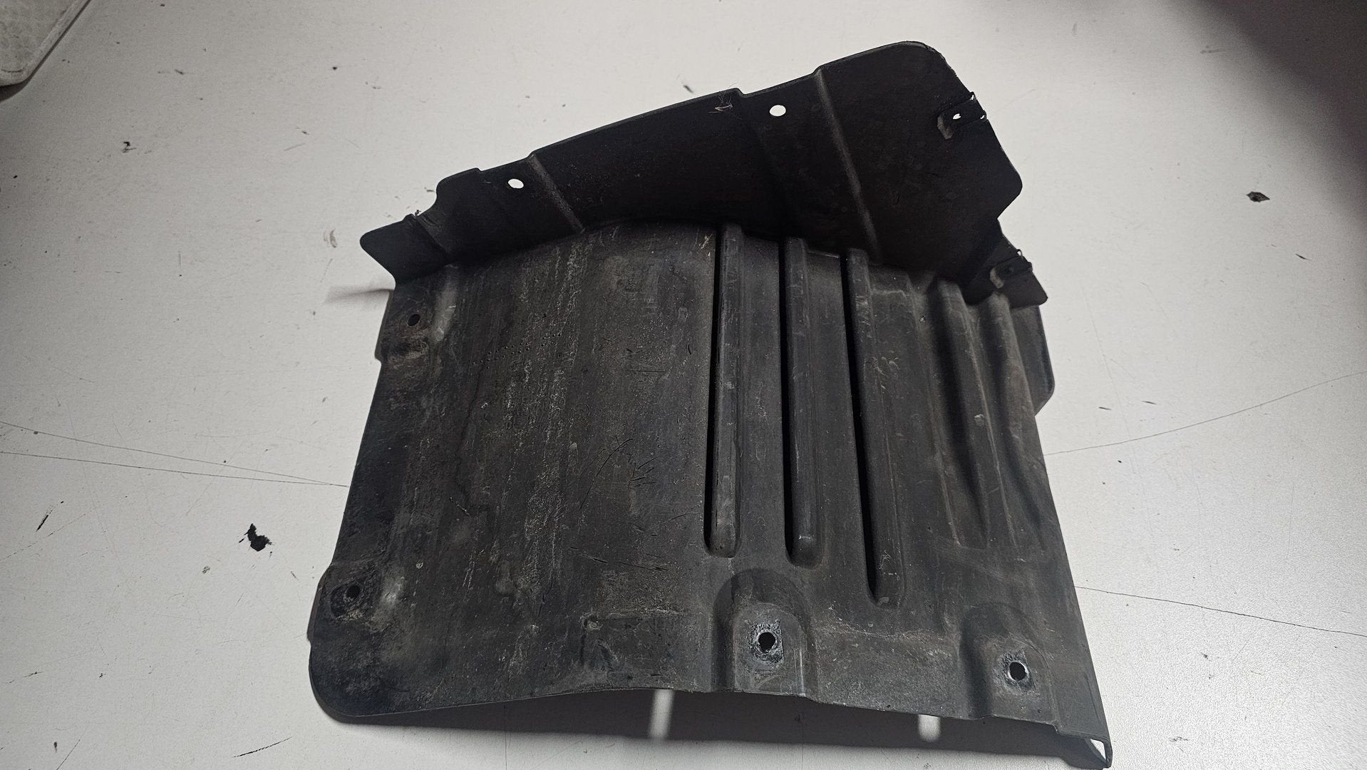 Binnenscherm onderste deel voorkant rechts BMW 5 serie E60 E, Gebruikt, -, Ophalen of Verzenden, Bumper