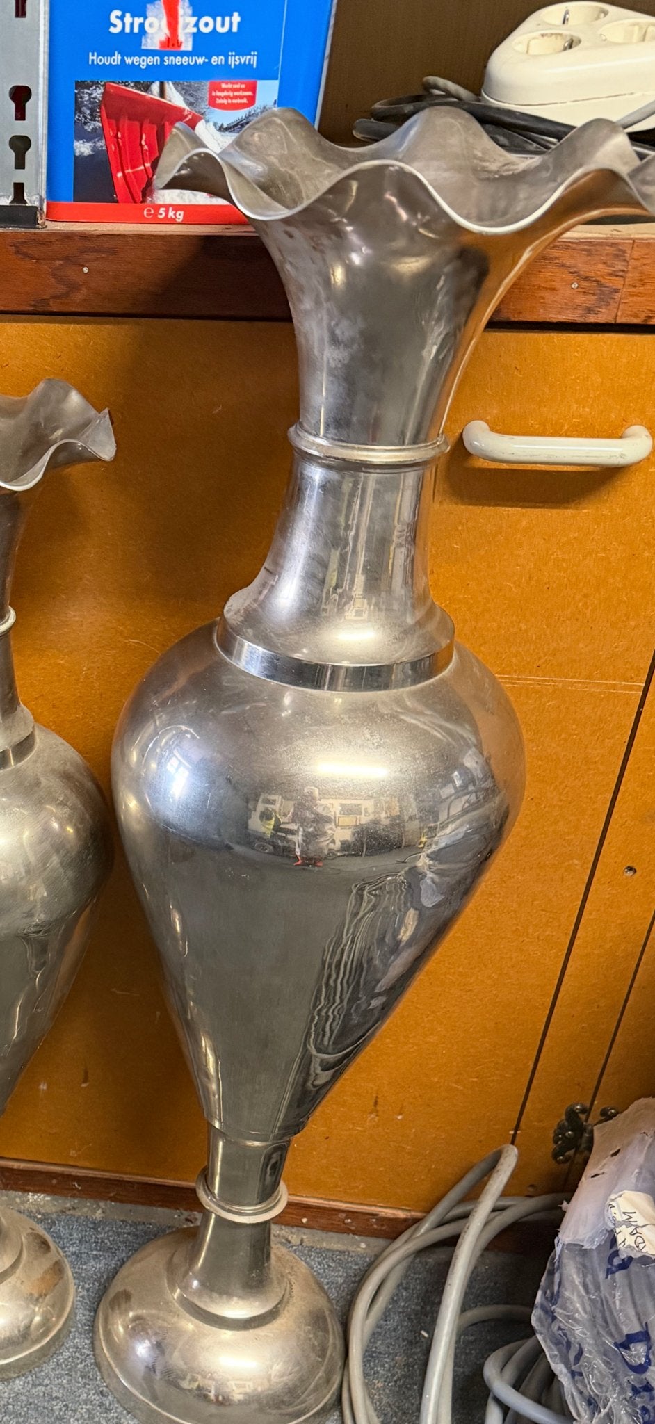 Set van 3 zilverkleurige gietijzeren vazen, Antiek en Kunst, Ophalen