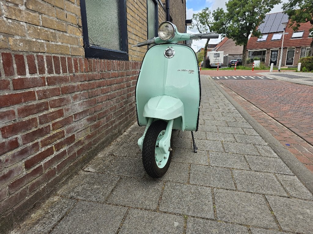 Prachtige Lambretta J50, Fietsen en Brommers, Brommers | Oldtimers, Maximaal 45 km/u, 50 cc, 3 versnellingen, Ophalen