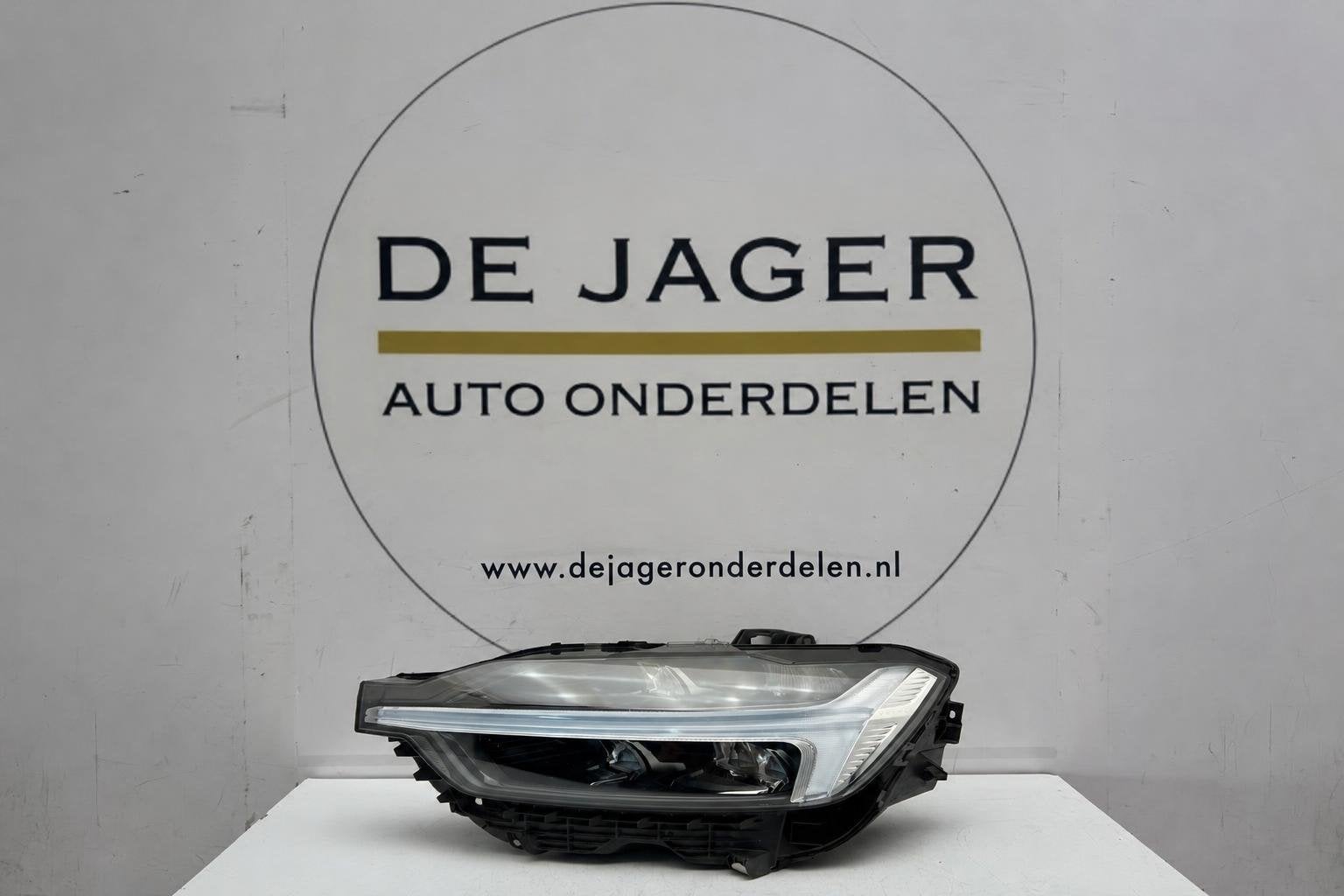 Volvo XC60 II FL Full LED koplamp links 32342508, Gebruikt, Gunnar Engellaus vag 8
405 31  Gothenburg, SE, Info@volvocars.com