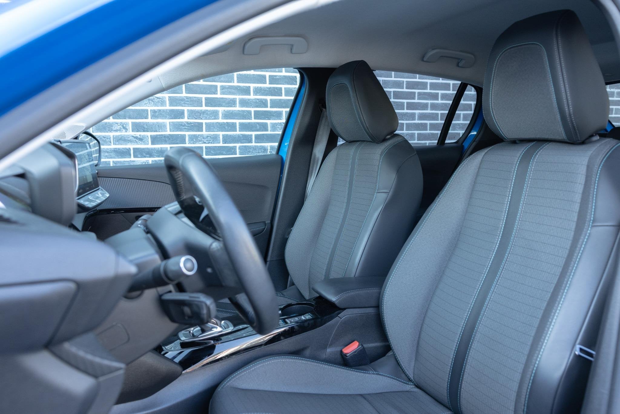 Peugeot e-208 EV Allure Pack 50 kWh | Achteruitrijcamera | P, 136 pk, Gebruikt, Blauw, Leder en Stof