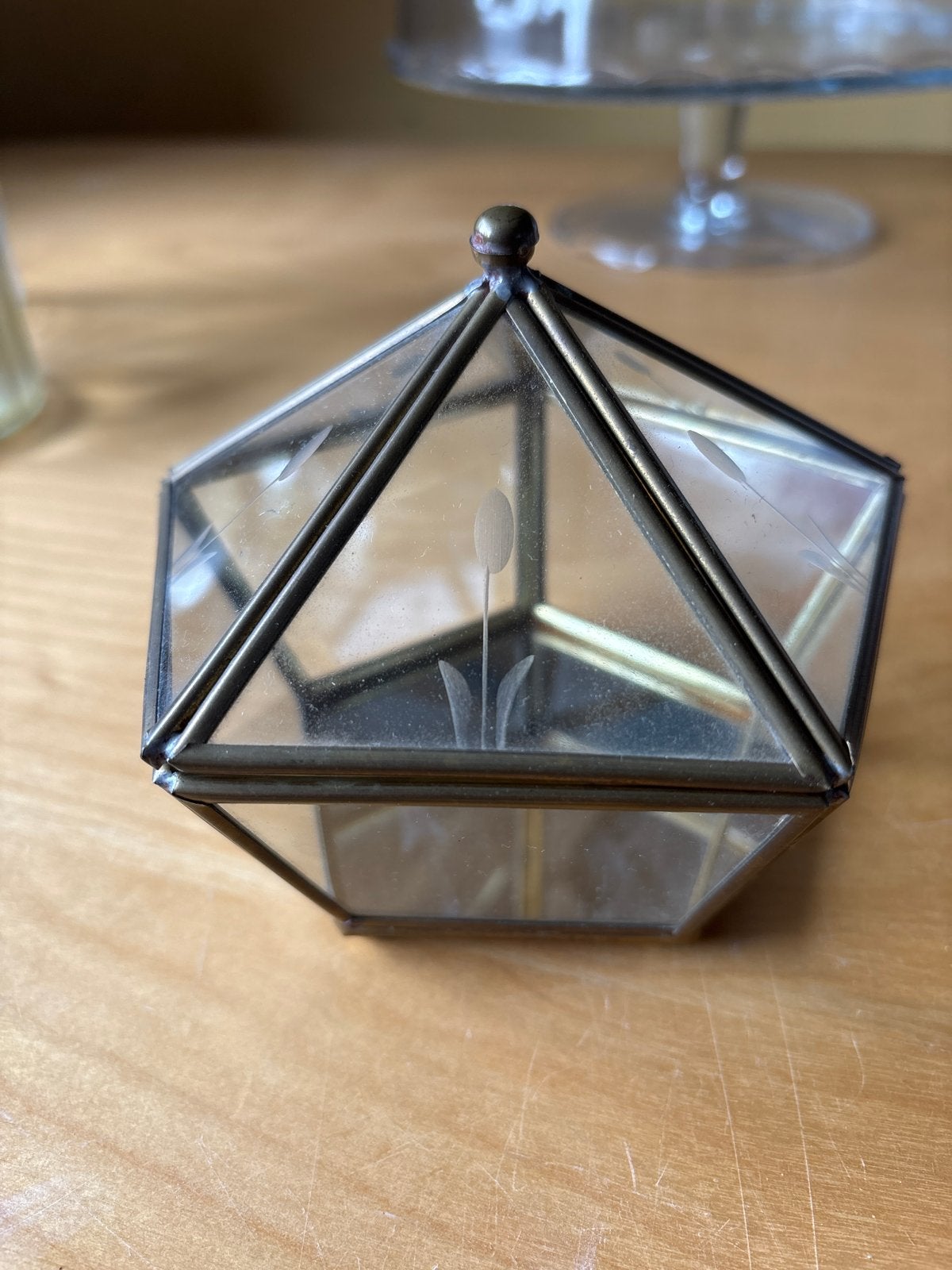 Vintage glazen sieradendoosje met messing frame, Ophalen of Verzenden