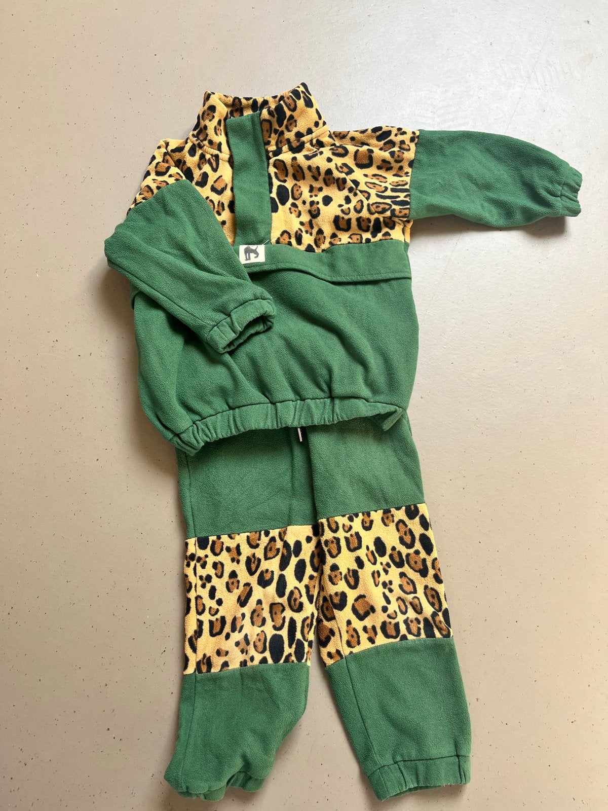 Mini Rodini Leopard fleece pak - Groen/Luipaardprint 92/98, Ophalen of Verzenden, Gebruikt, Jongetje of Meisje