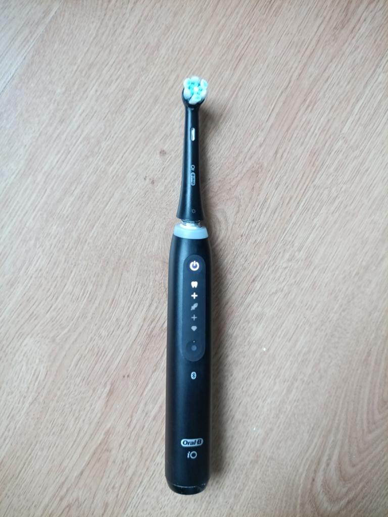 Oral B iO, Ophalen of Verzenden, Zo goed als nieuw, Tandenborstel