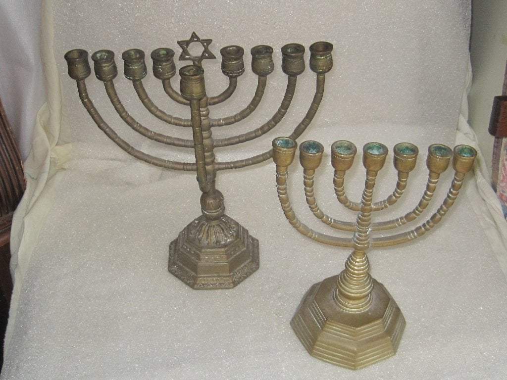 Antiek Hanukkah menorah koperen kandelaars, Ophalen, Koper of Brons