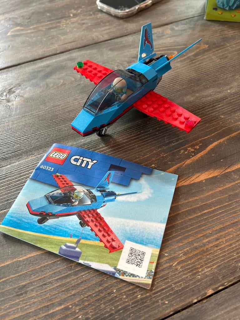 LEGO City Stuntvliegtuig 60323 met minifiguur en instructies, City, Lego, Ophalen of Verzenden, Zo goed als nieuw