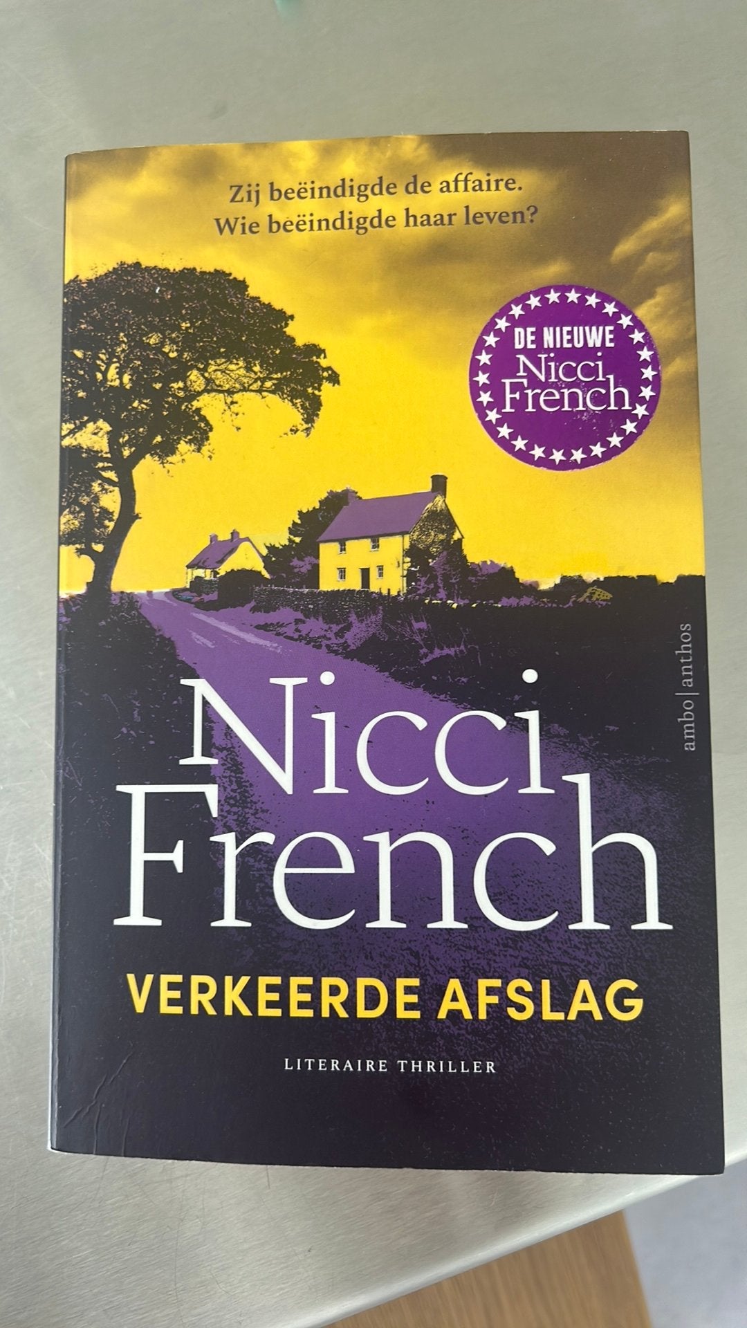 Boek Verkeerde Afslag van Nicci French (2026), Ophalen of Verzenden, Zo goed als nieuw