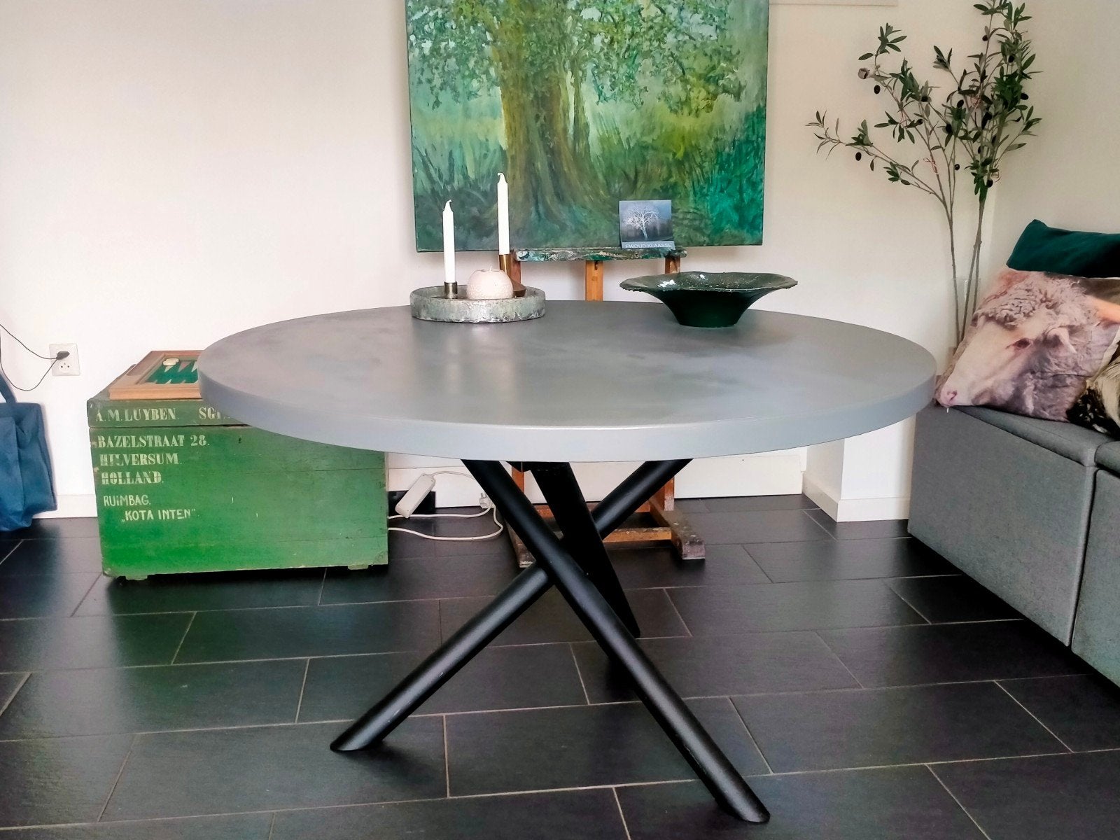 Ronde eettafel met betonnen blad en kruispoot, Huis en Inrichting, Tafels | Eettafels, Ophalen, Rond, 100 tot 150 cm, 100 tot 150 cm