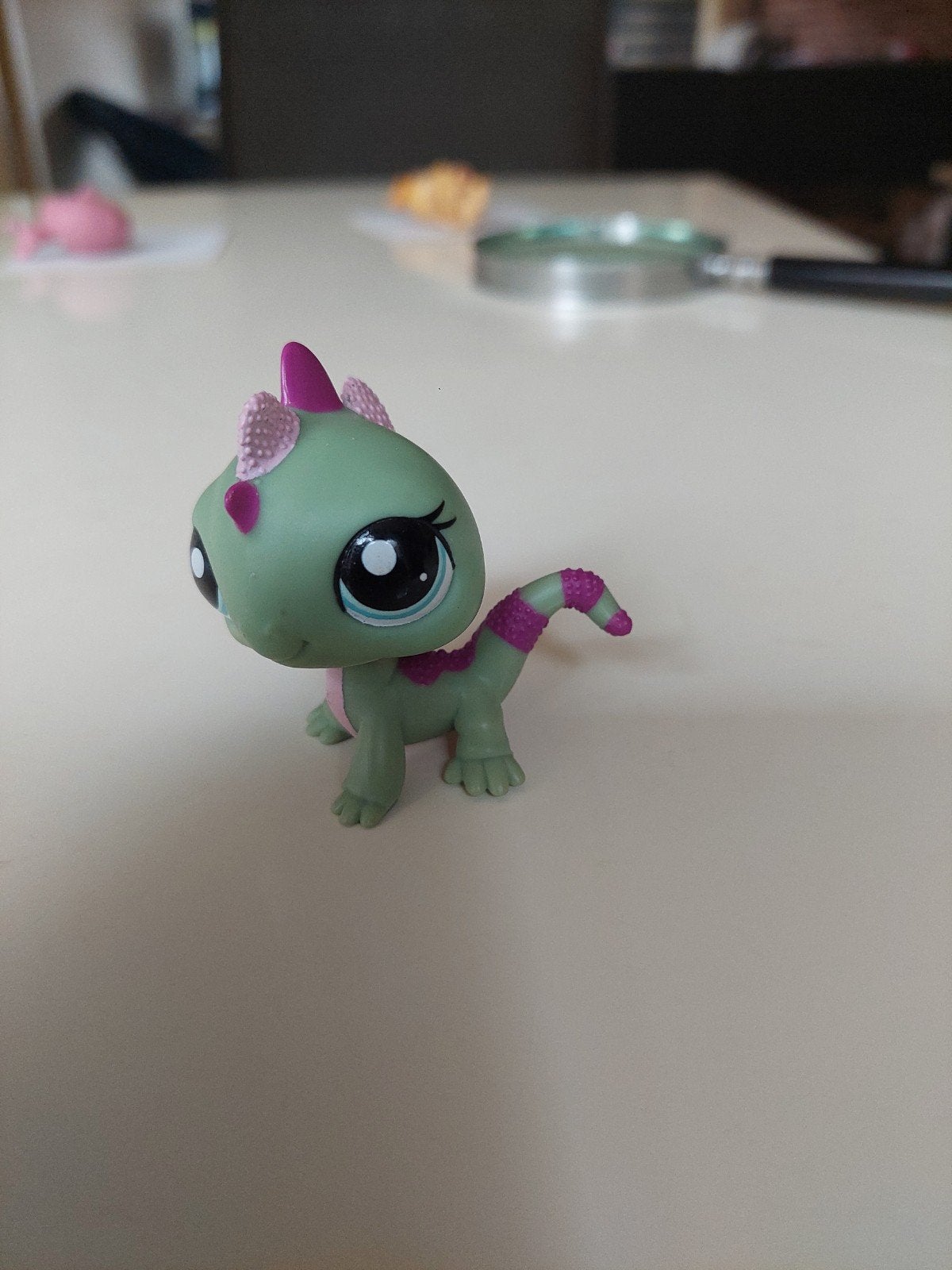 Littlest Pet Shop (LPS) groen roze leguaan, "1865"., Ophalen of Verzenden, Zo goed als nieuw