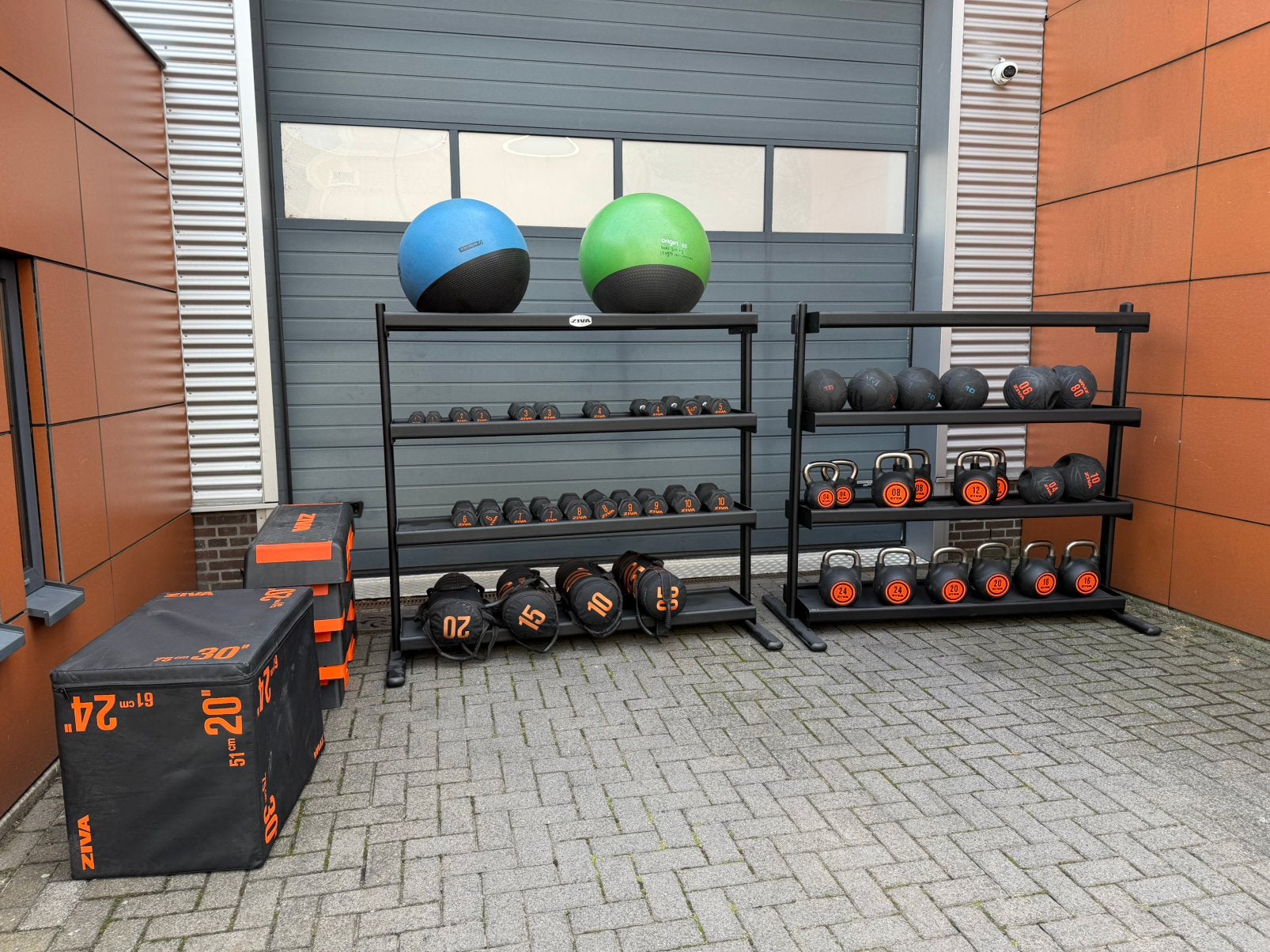 2 Ziva Opbergrekken ,Kettlebells ,Sandbags ,Dumbells ,Ballen, Ophalen, Gebruikt, Kettlebell
