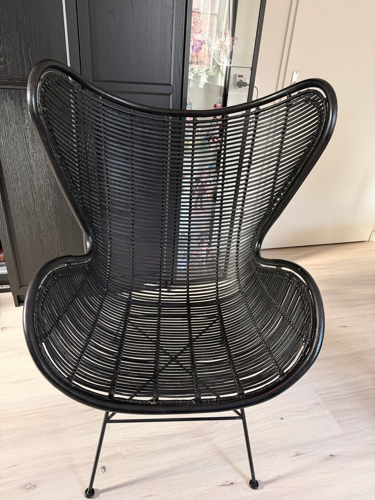 Zwarte rotan vlinderstoel, fauteuil, design stoel - vtwonen, Gebruikt, Zwart, Riet of Rotan, Ophalen of Verzenden