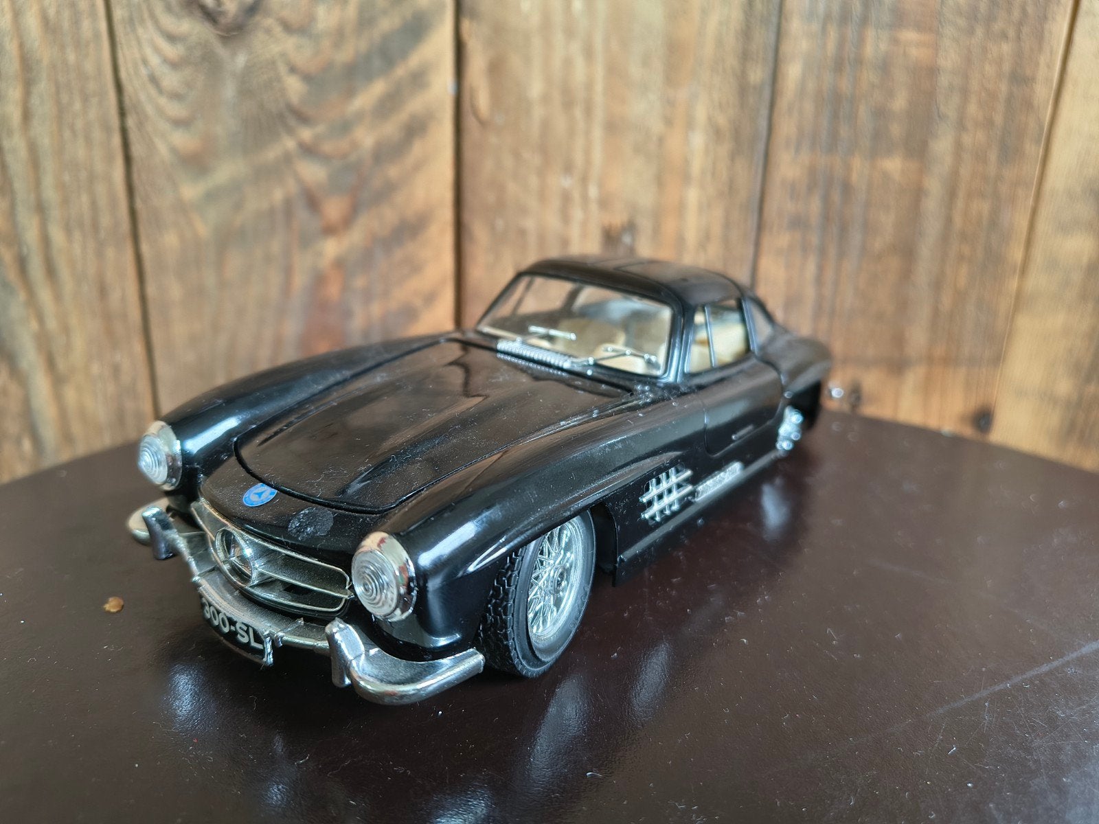 Mercedes 300 SL Gullwing (1954) - 1:24 Bburago (opknapper), Ophalen of Verzenden, Zo goed als nieuw, Auto, Bburago
