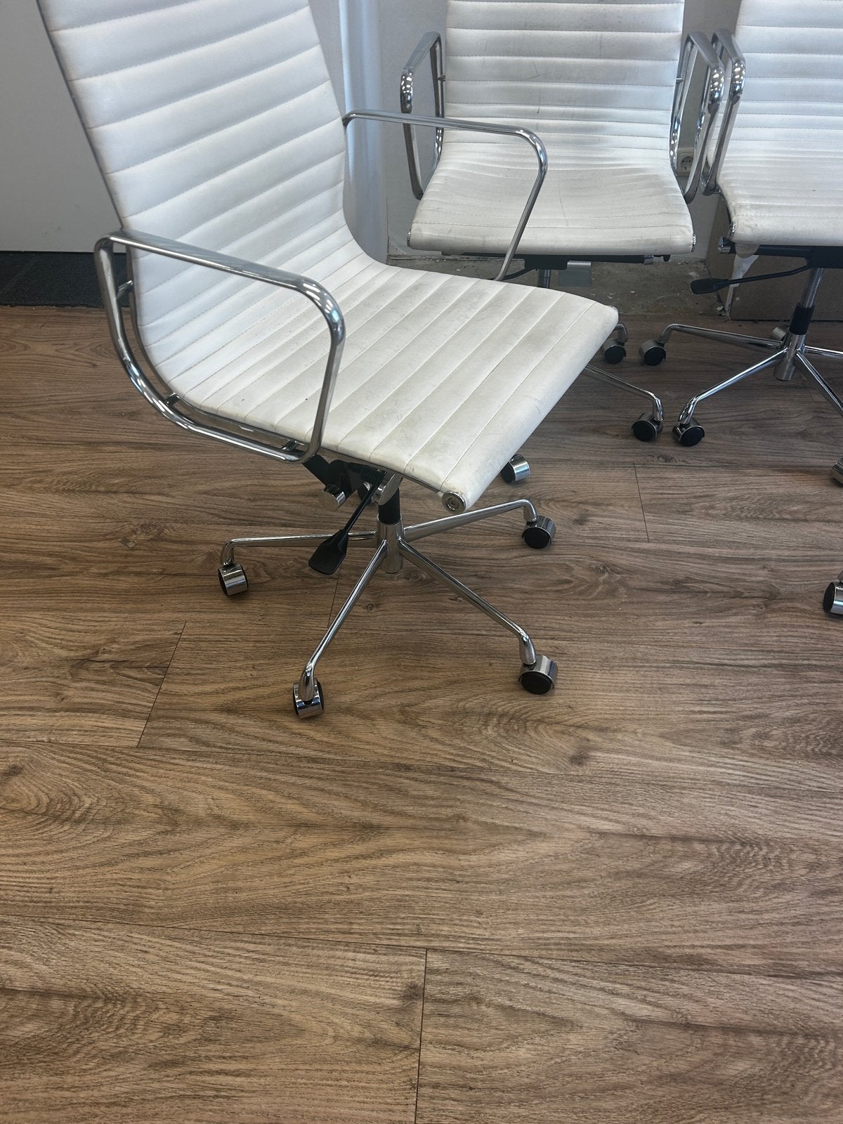 Charles Eems Vitra  EA119 model bureaustoelenen 4 stuks, Ophalen, Gebruikt, Wit, Bureaustoel